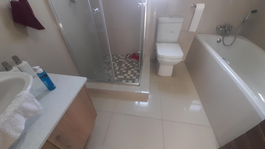 3 Bedroom Property for Sale in Gateway Manor North West